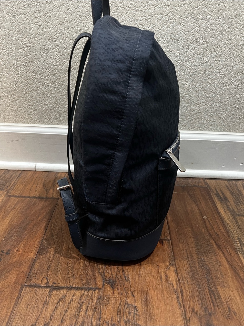 NWOT Brand New Michael Kors Navy Backpack - Picture 4 of 9